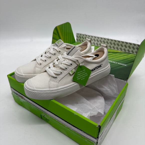Cariuma x Pantone Snow White Canvas Contrast Thread Sneaker Women's 8 NIB - Picture 1 of 8